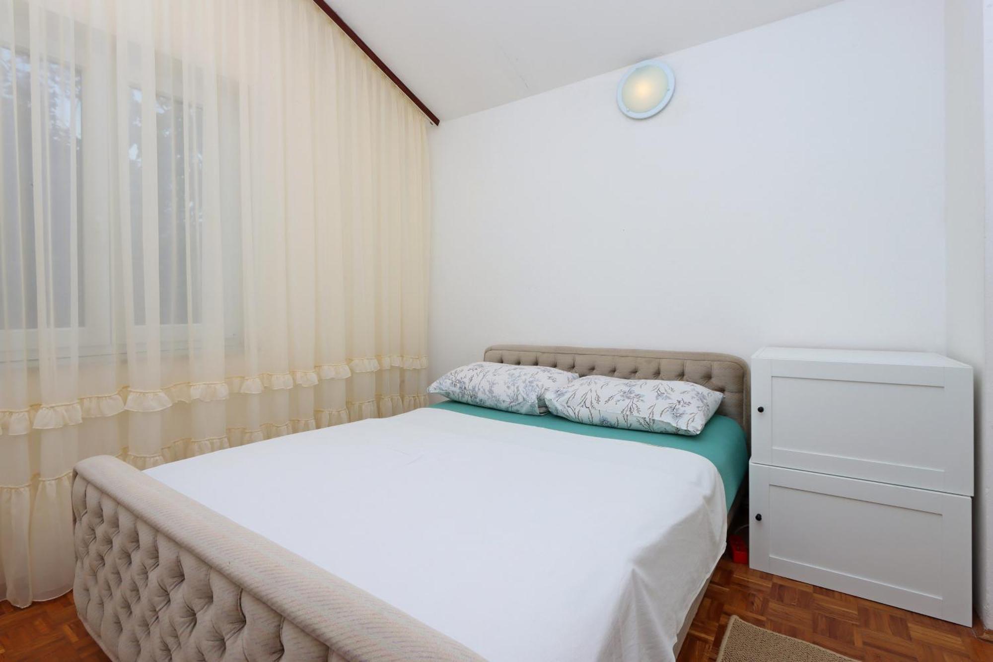 Vrh  Apartments With A Parking Space Pinezici, Krk - 18967 מראה חיצוני תמונה