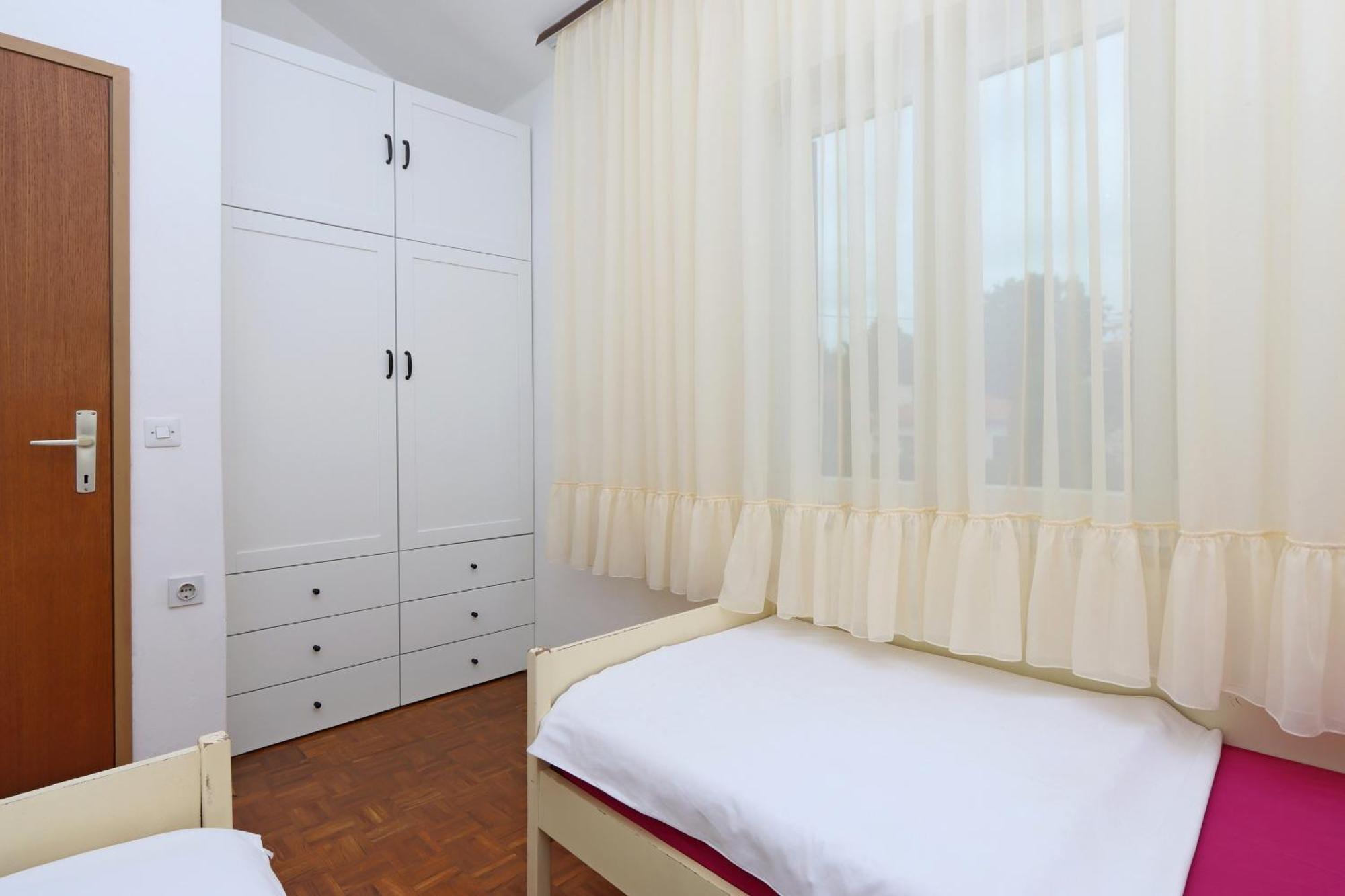 Vrh  Apartments With A Parking Space Pinezici, Krk - 18967 חדר תמונה