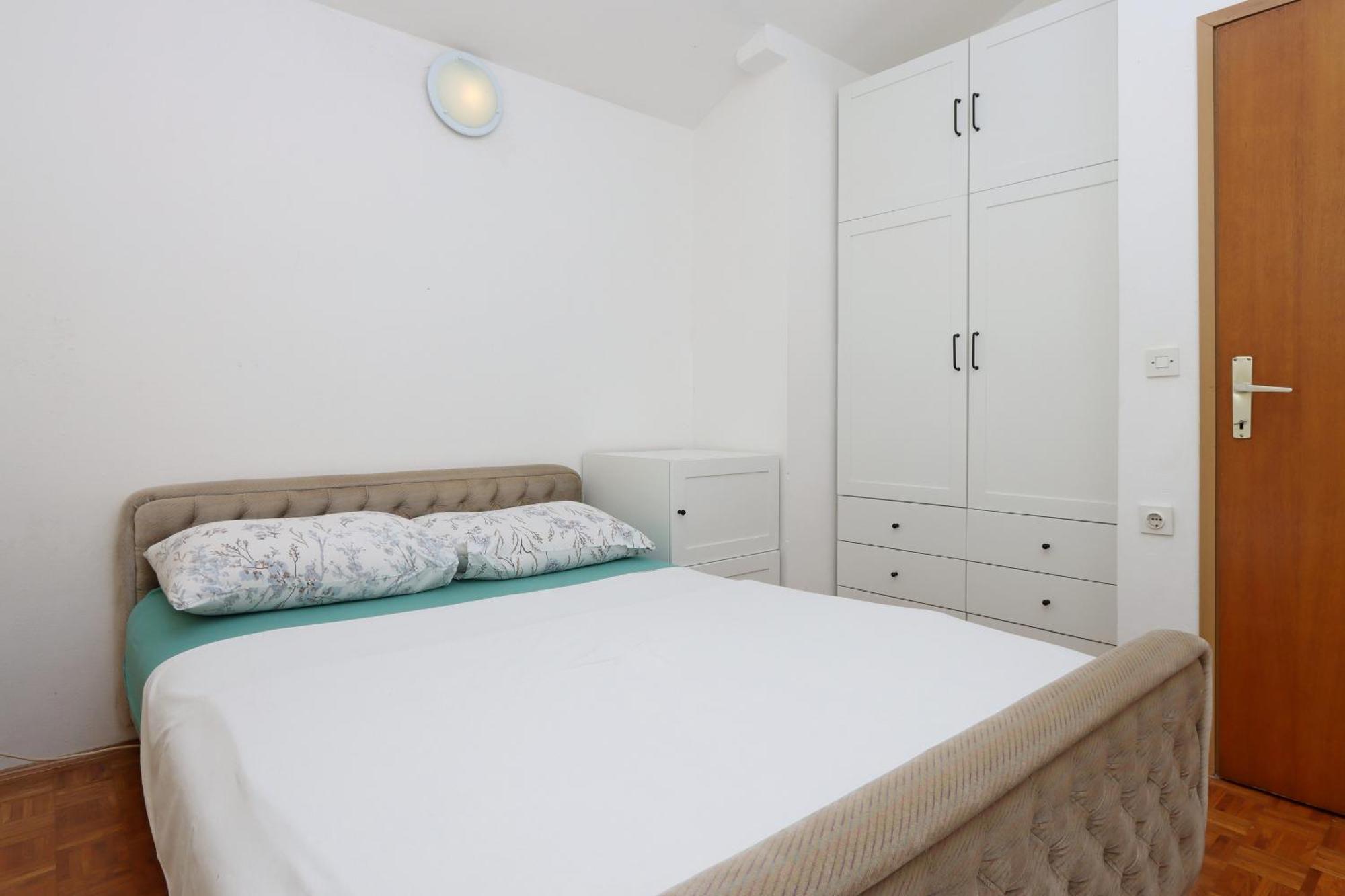 Vrh  Apartments With A Parking Space Pinezici, Krk - 18967 חדר תמונה